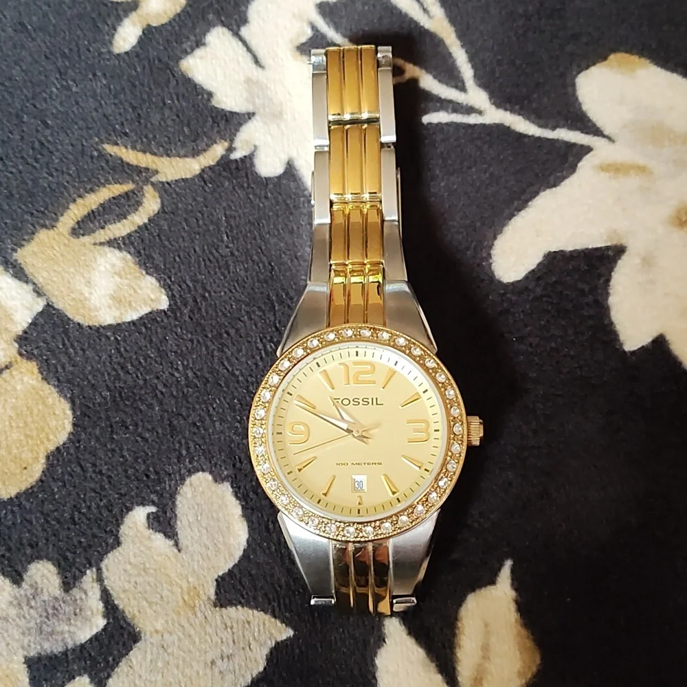 Hp🎯🥳🎉🕺💃Fossil blue rose gold and silver women's watch